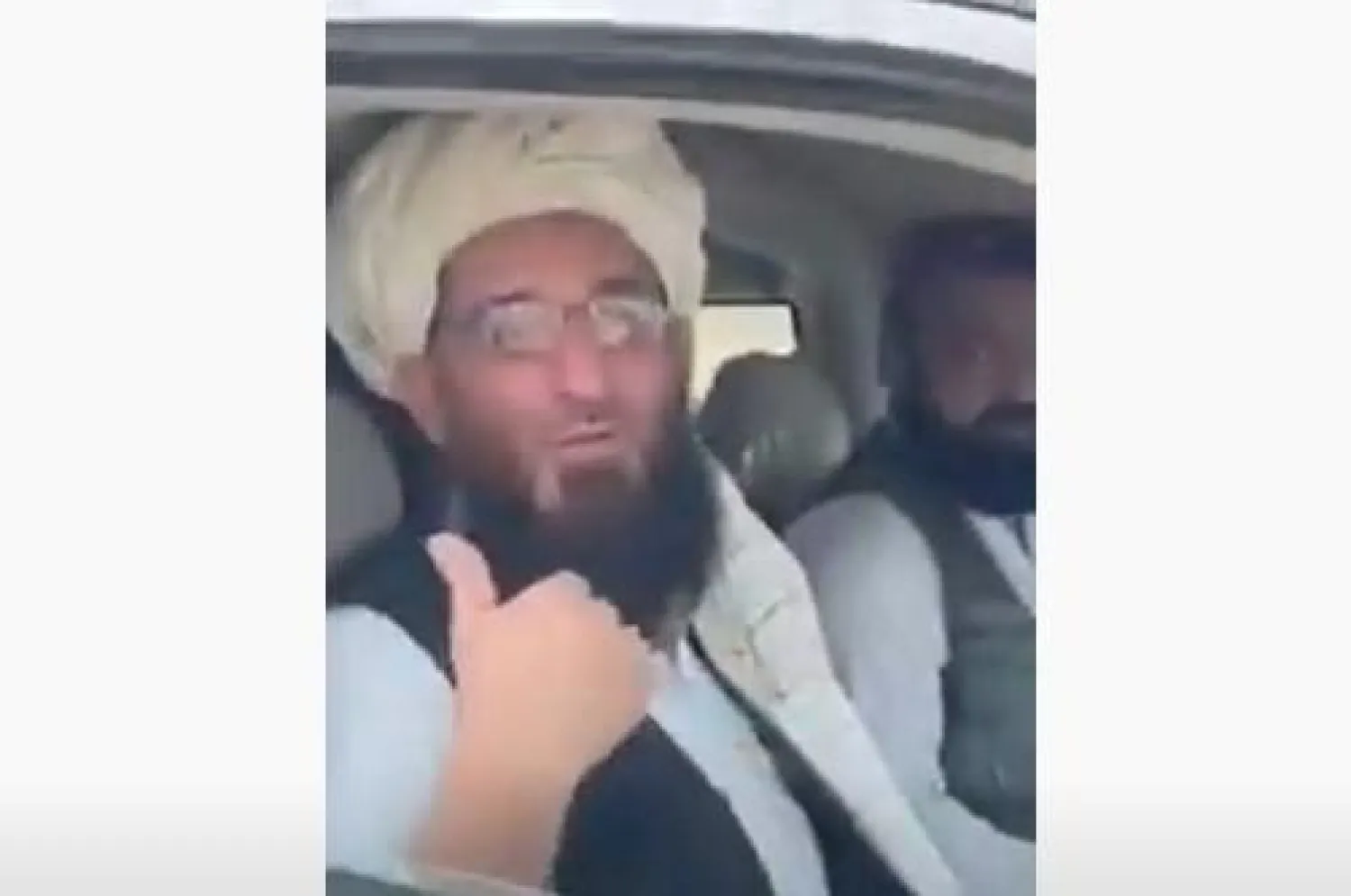 لقطة من الفيديو الذي يظهر لحظة وصول الحق إلى أفغانستان