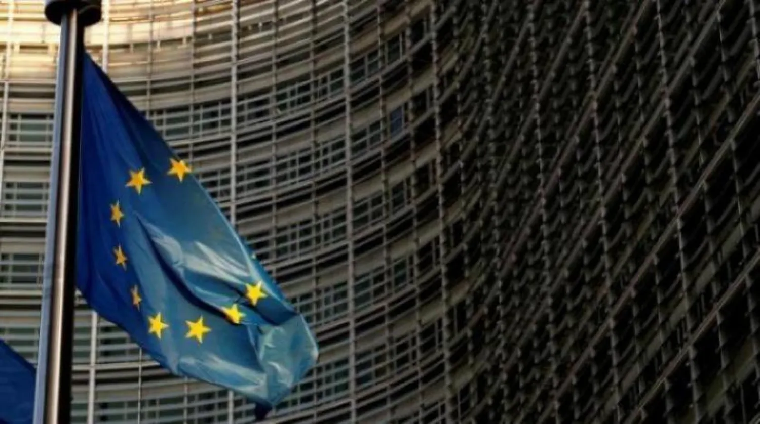 Brüksel'deki Avrupa Komisyonu genel merkezinin önündeki Avrupa Birliği bayrağı (Arşiv - Reuters)
