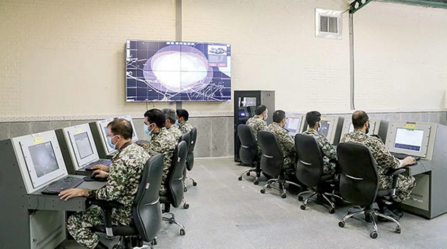 الجيش الإيراني يدشن مركزاً جديداً للرصد والتحكم بالأسلحة على المدى والارتفاع المنخفض في موقع غير معروف أمس (تسنيم)