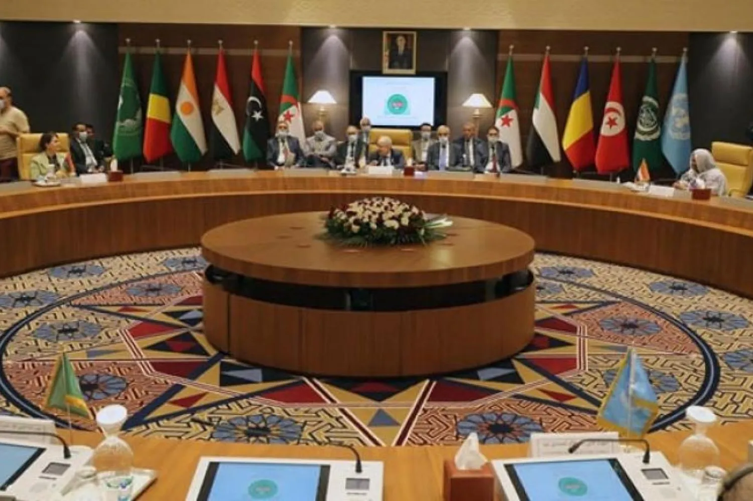 Cezayir'de düzenlenen Libya'ya Komşu Ülkeler Konferansı'nın rağmen belirlenen hedeflere ulaşılması halen zor görünüyor. (Cezayir Televizyonu)