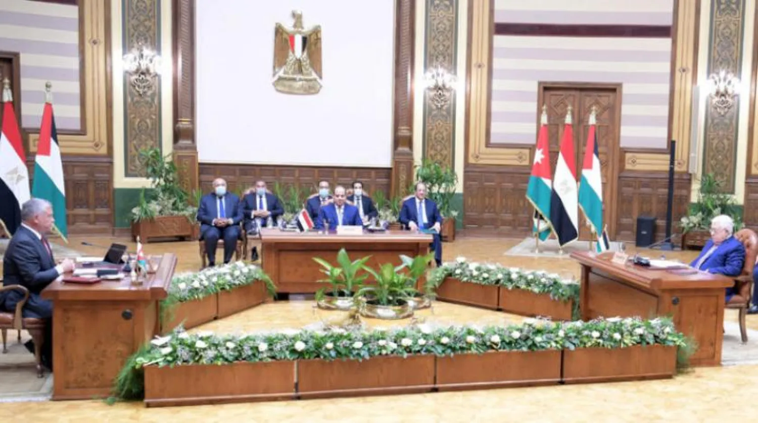 Sisi, Mahmud Abbas ile Kral 2. Abdullah’a Kahire’de arabuluculuk yaptı. (Reuters)