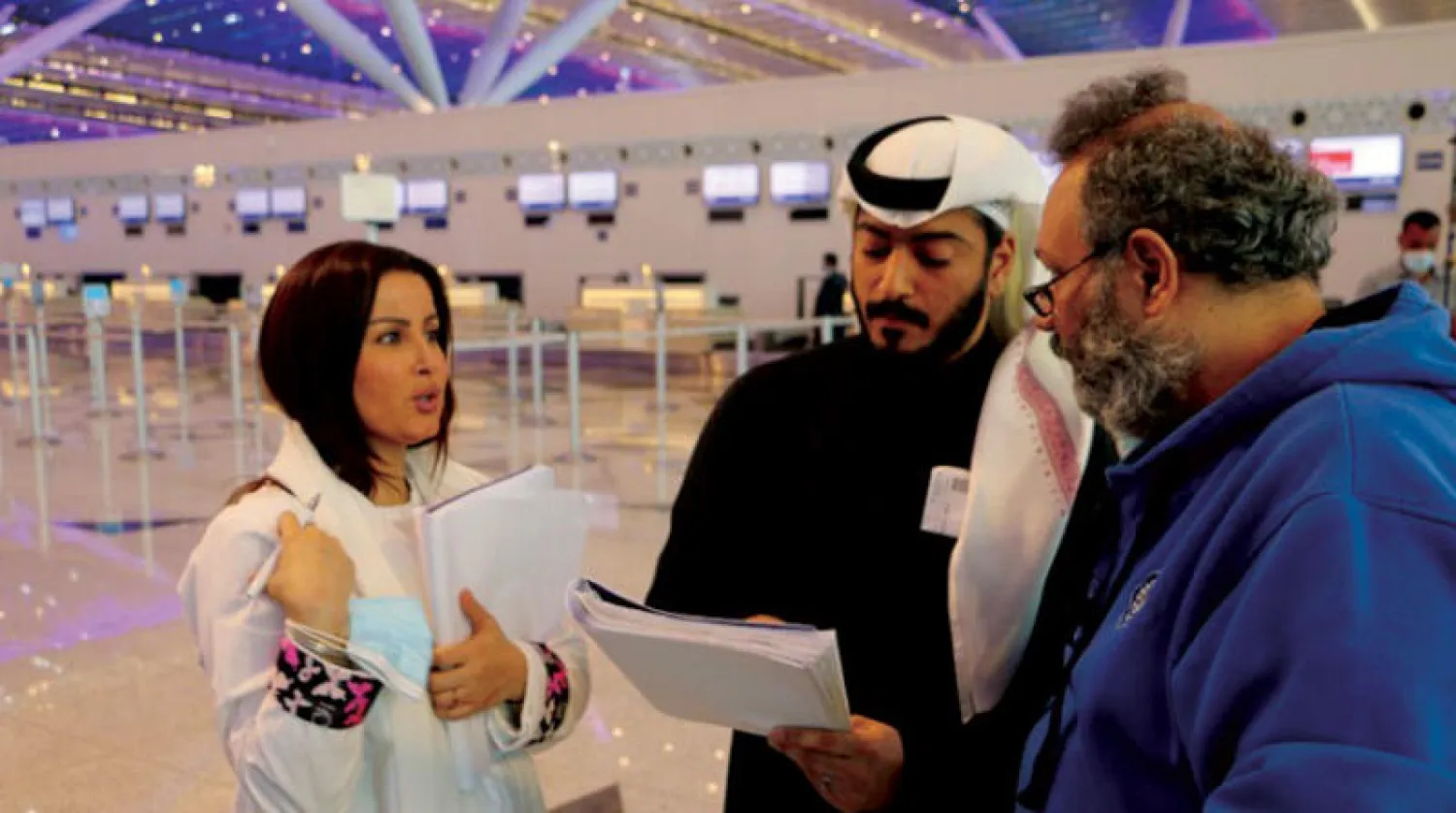 جانب من كواليس تصوير الفيلم في مدينة جدة السعودية (الشرق الأوسط)