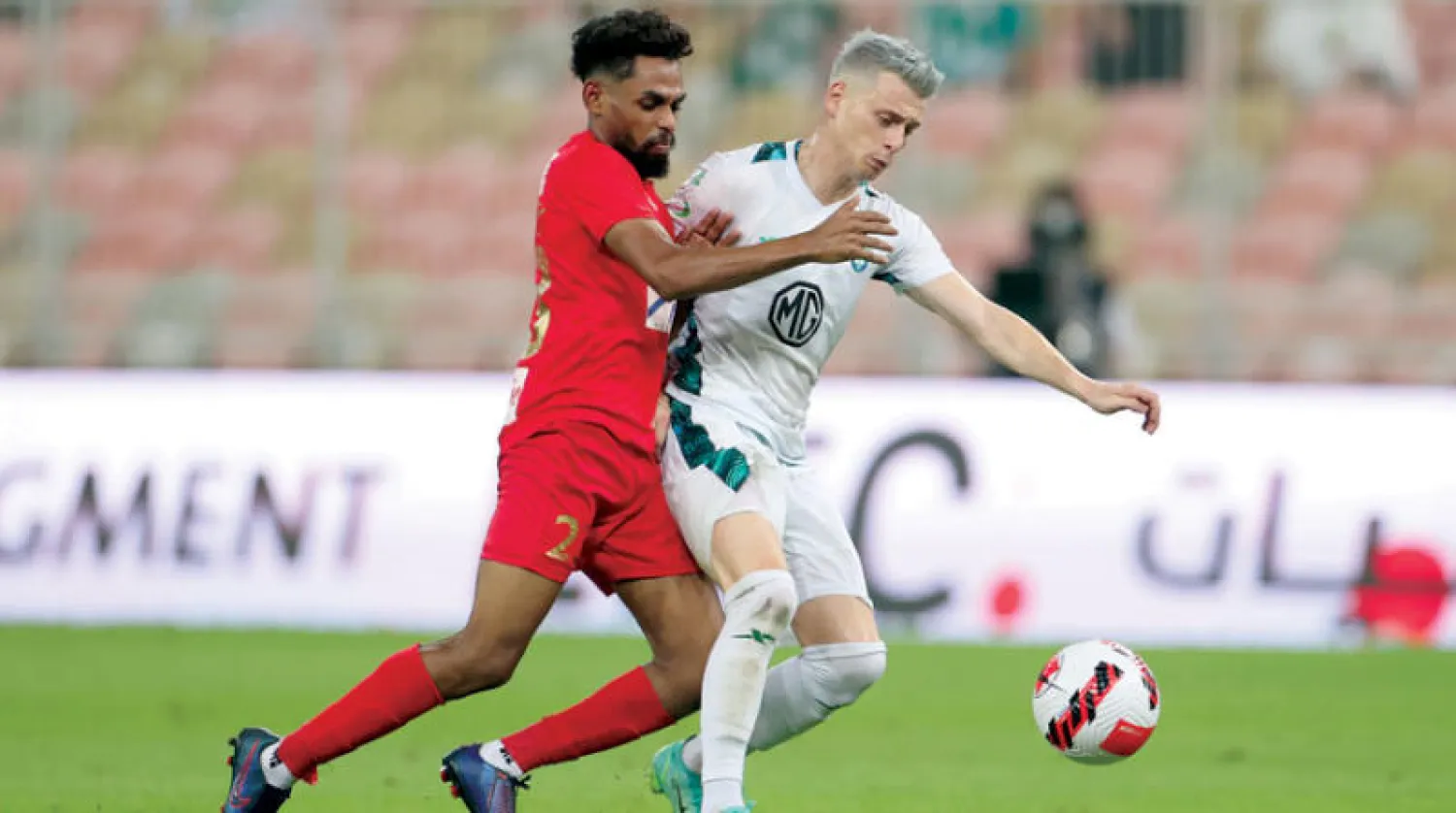 من المواجهة الدورية بين الأهلي وضمك (تصوير: عدنان مهدلي)