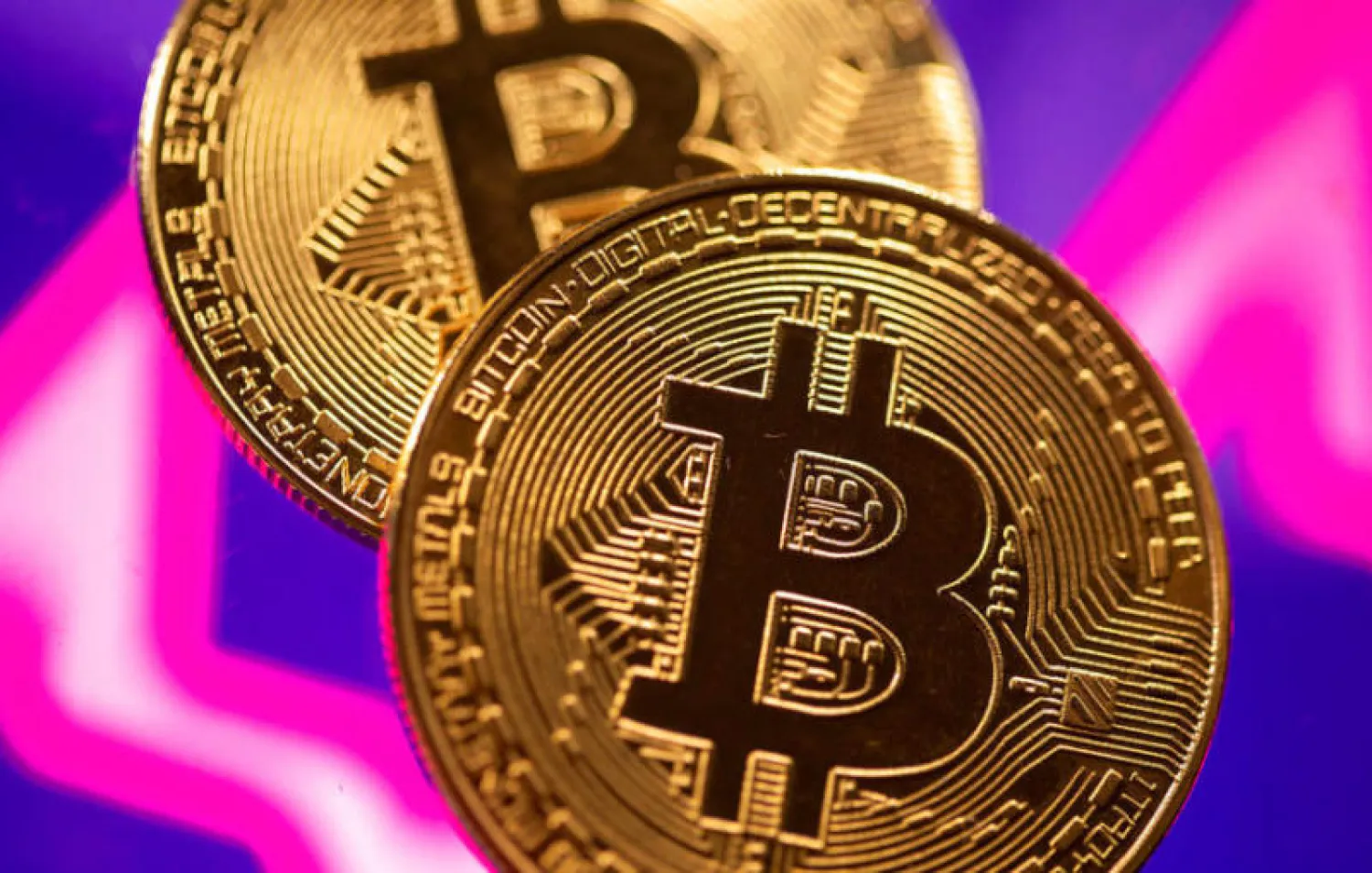 شعار عملة «بتكوين» المشفرة (رويترز)