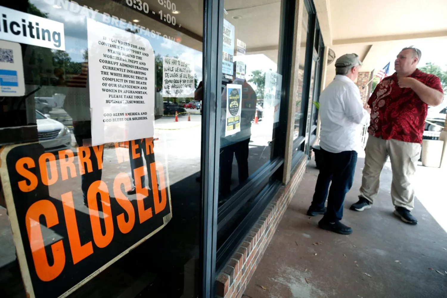 Restoran sahibi Angie Ugarte, genellikle olumlu tepkiler aldığını ancak ölüm tehditleri de geldiğini söyledi (Nigel Cook / News-Journal)