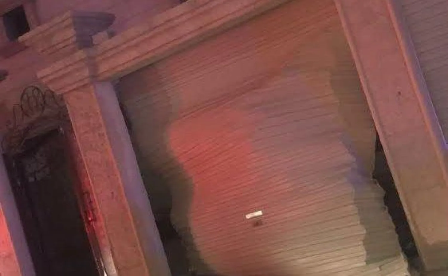 تضرر منازل جراء تناثر شظايا الصاروخ الباليستي على حي بالدمام