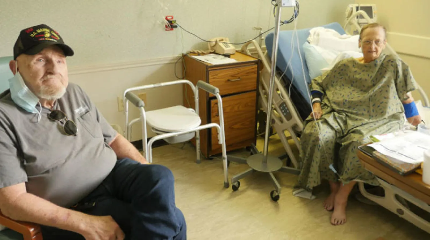 كبار السن أكثر عرضة للإصابة بالفيروس والمعاناة من الأعراض الخطيرة (أ.ف.ب)