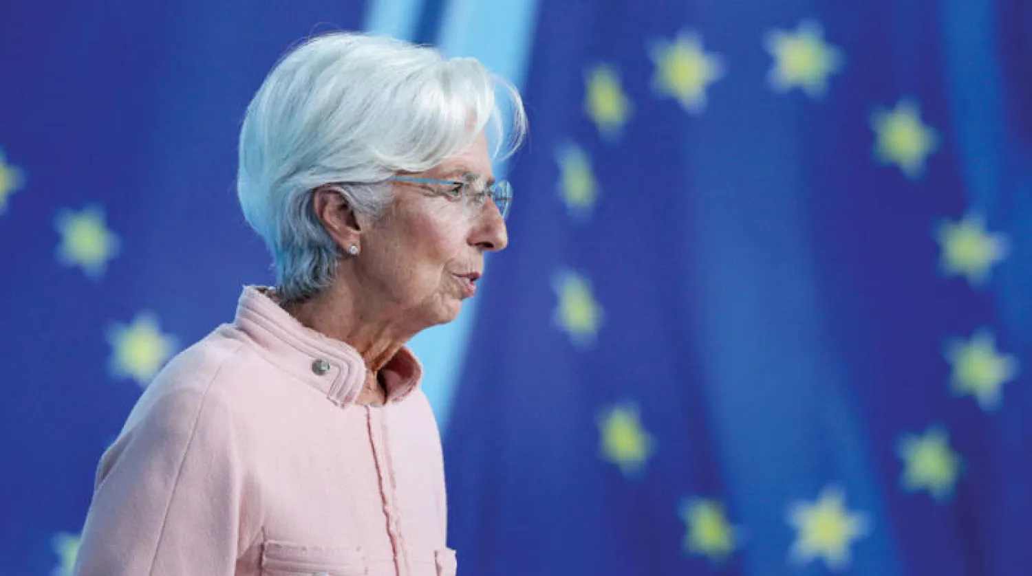 رئيسة البنك المركزي الأوروبي كريستين لاغارد في مؤتمر صحافي للإعلان عن قرارات البنك أمس (أ.ف.ب)