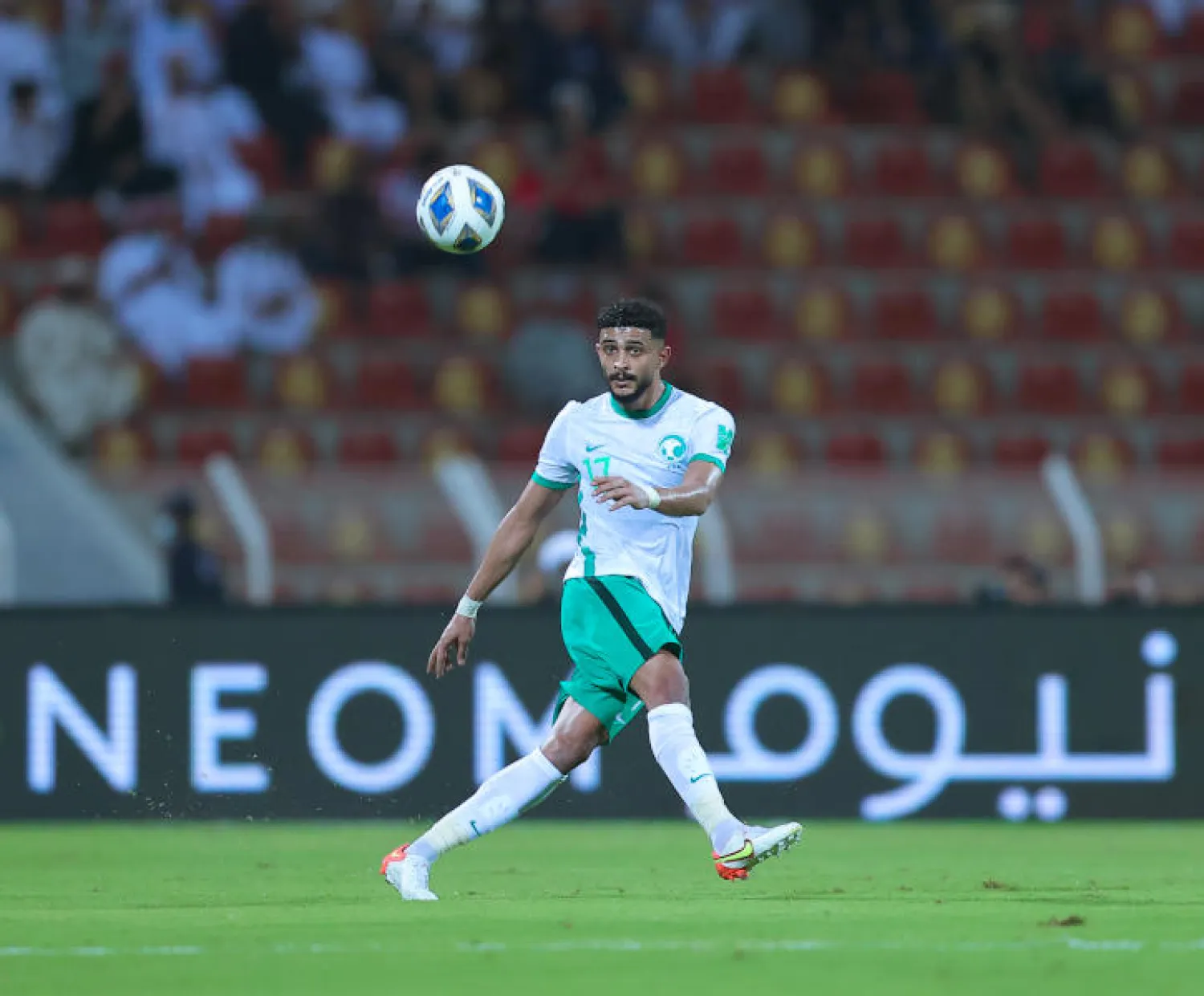 العمري خلال مشاركته مع المنتخب السعودي ( الشرق الأوسط)