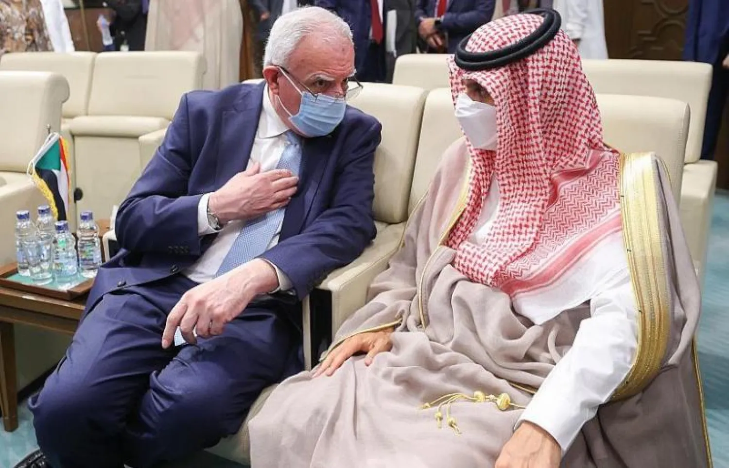 وزير الخارجية السعودي الأمير فيصل بن فرحان لدى لقائه نظيره الفلسطيني رياض المالكي (واس)