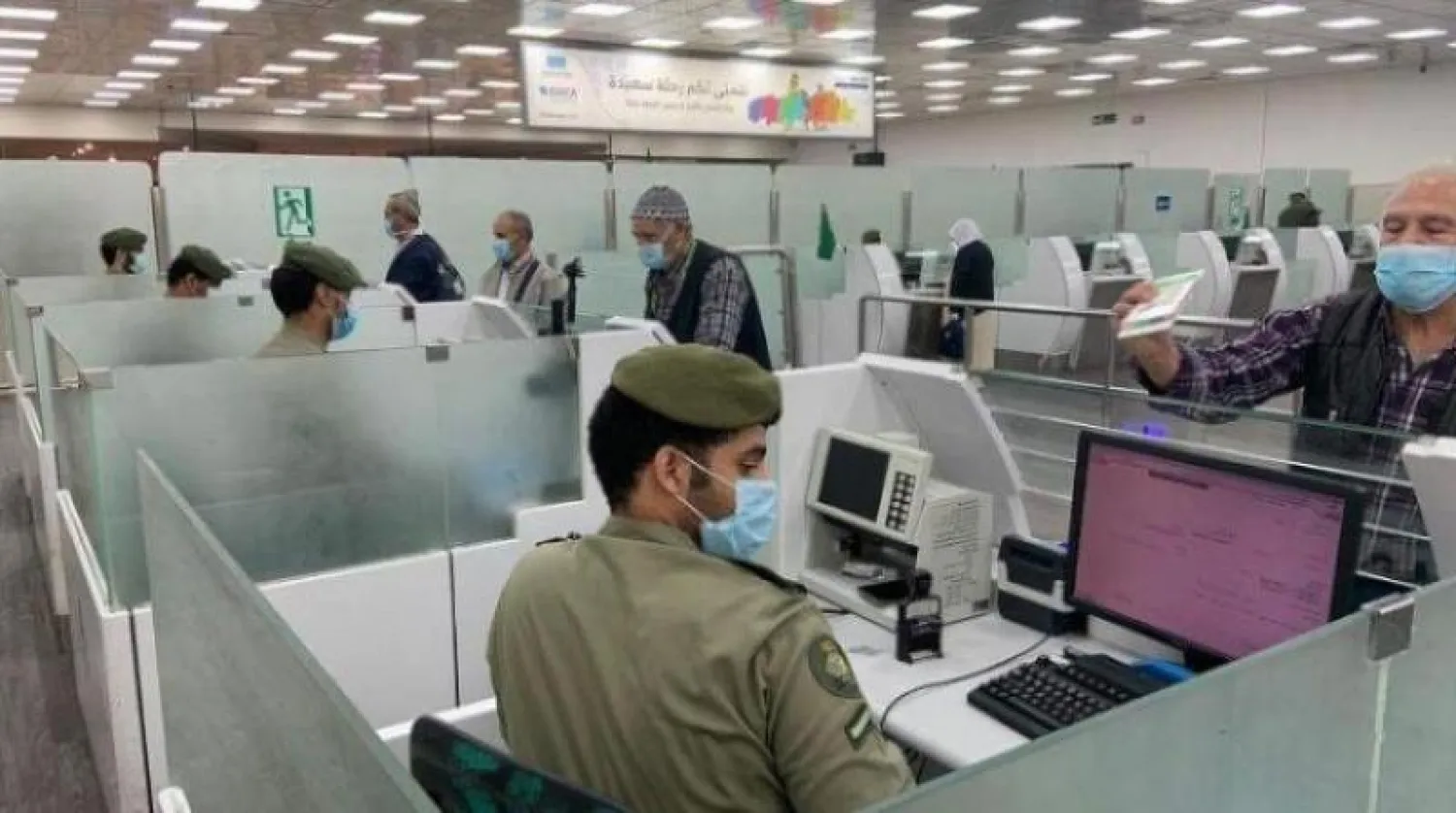 تمديد صلاحية الإقامات والتأشيرات آلياً دون الحاجة إلى مراجعة مقار إدارات الجوازات (واس)
