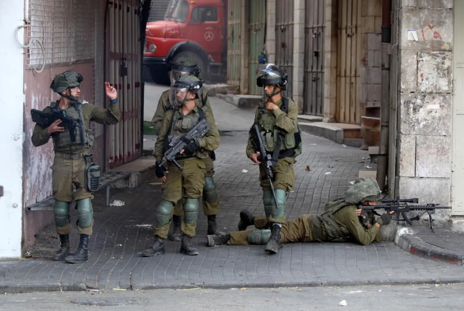 قوات إسرائيلية في الضفة الغربية (إ.ب.أ)