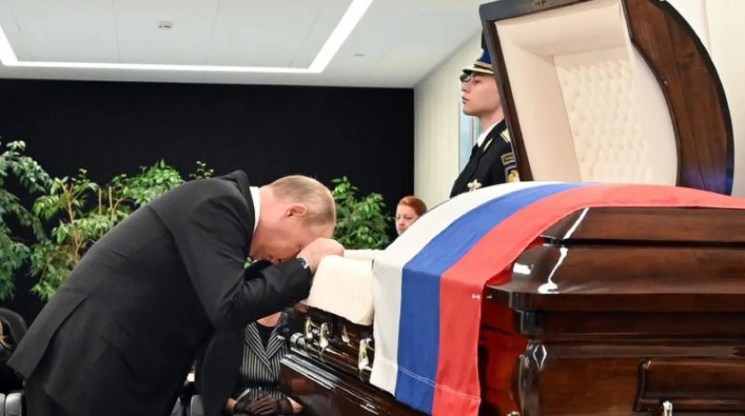 Rusya Devlet Başkanı Vladimir Putin, Rusya Acil Durumlar Bakanı Yevgeniy Ziniçev'in cenaze töreninde (AP)