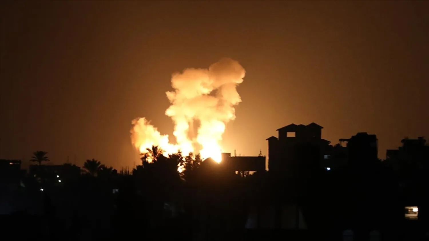 Gazze'de Hamas mevzilerine hava saldırısı düzenlendi.
