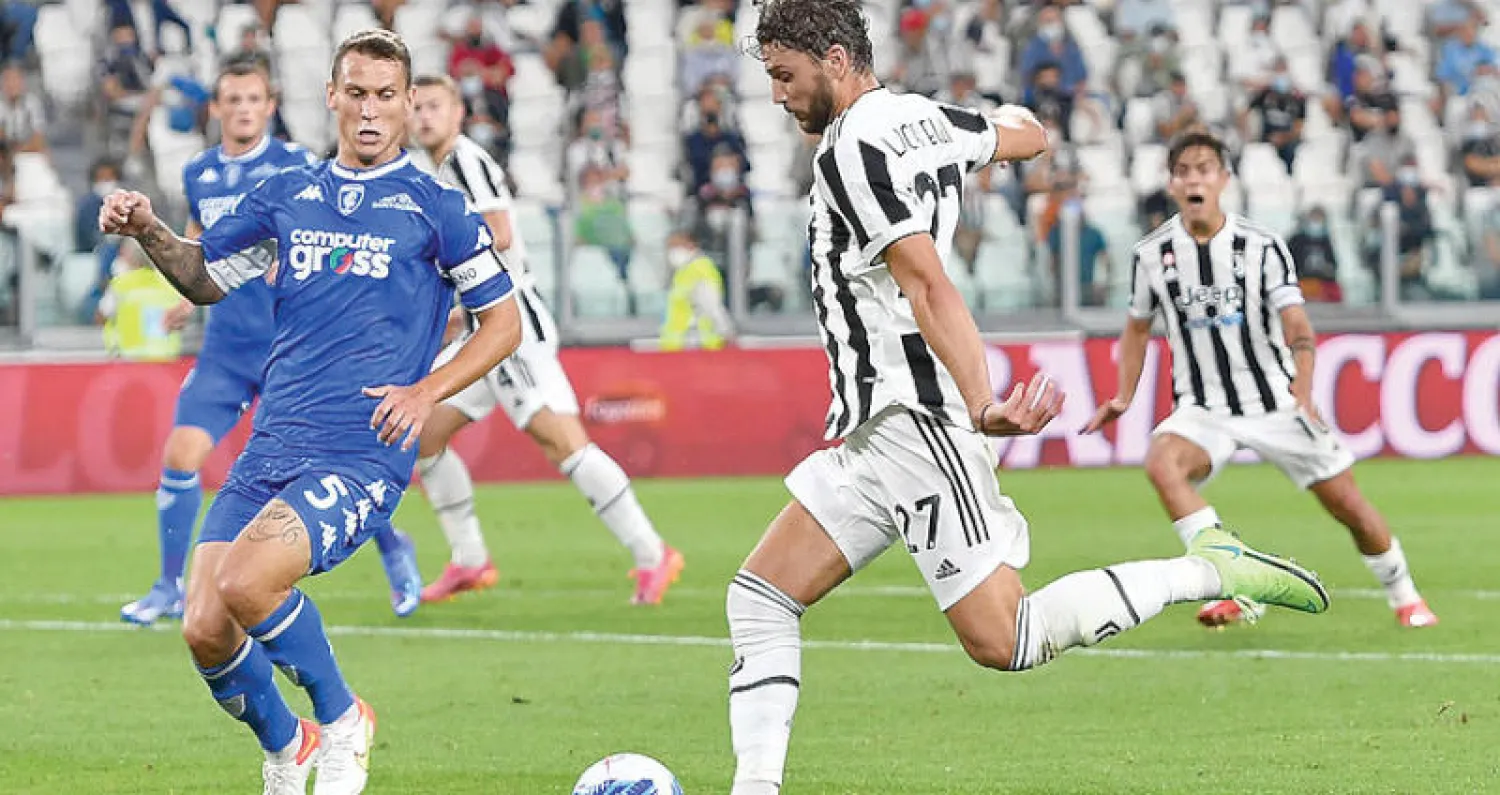 رحيل لوكاتيلي (يمين) عن ساسولو إلى يوفنتوس عكس المشهد المعقد لصفقات الإعارة حالياً