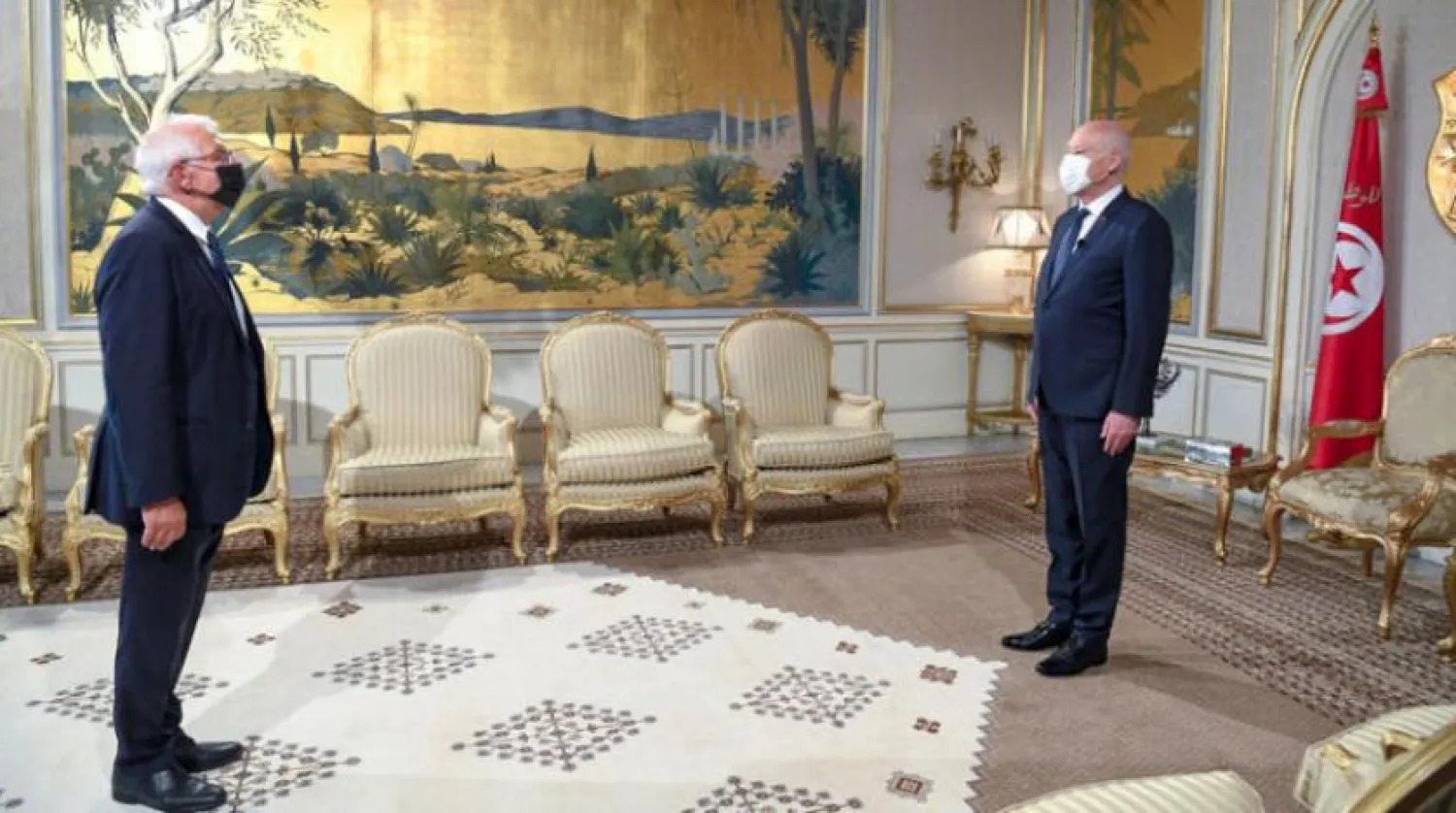 Tunus Cumhurbaşkanı Kays Said, AB Dış İlişkiler ve Güvenlik Politikası Yüksek Temsilcisi Josep Borrell'i Kartaca Sarayı'nda kabul etti (EPA)