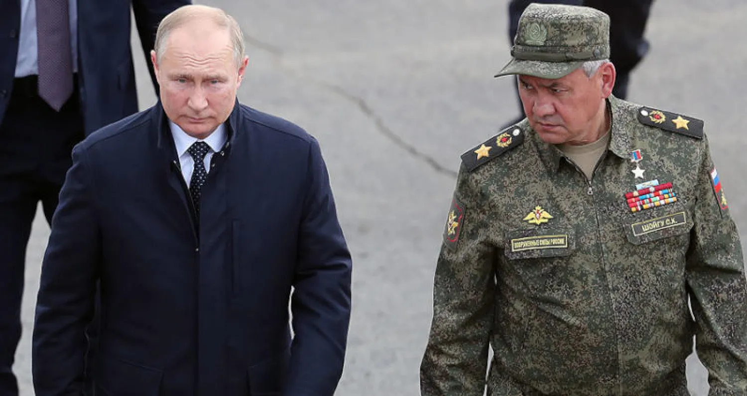 بوتين مع وزير دفاعه سيرغي شويغو(إ.ب.أ)