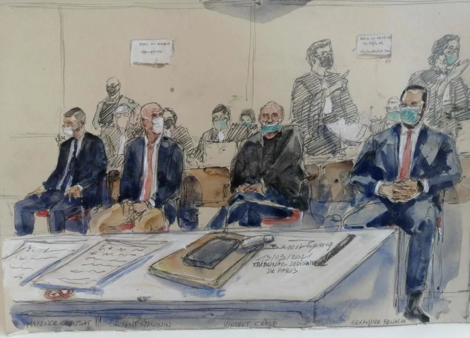 رسم لجلشة المحكمة ويبدو ألكسندر بينالا الأول من اليمين (أ.ف.ب)