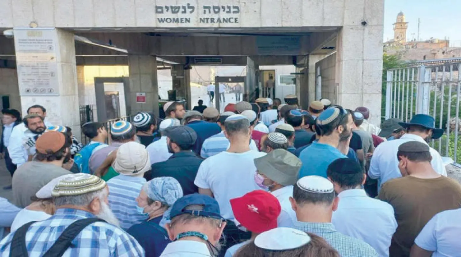 مستوطنون يقتحمون المسجد الأقصى في القدس الشهر الماضي (وفا)