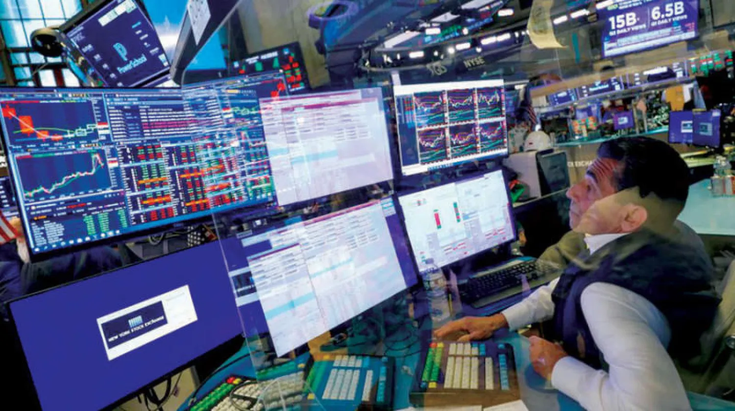 تذبذبت أعمال أسواق الأسهم أمس مع تباين في معنويات المستثمرين (رويترز)