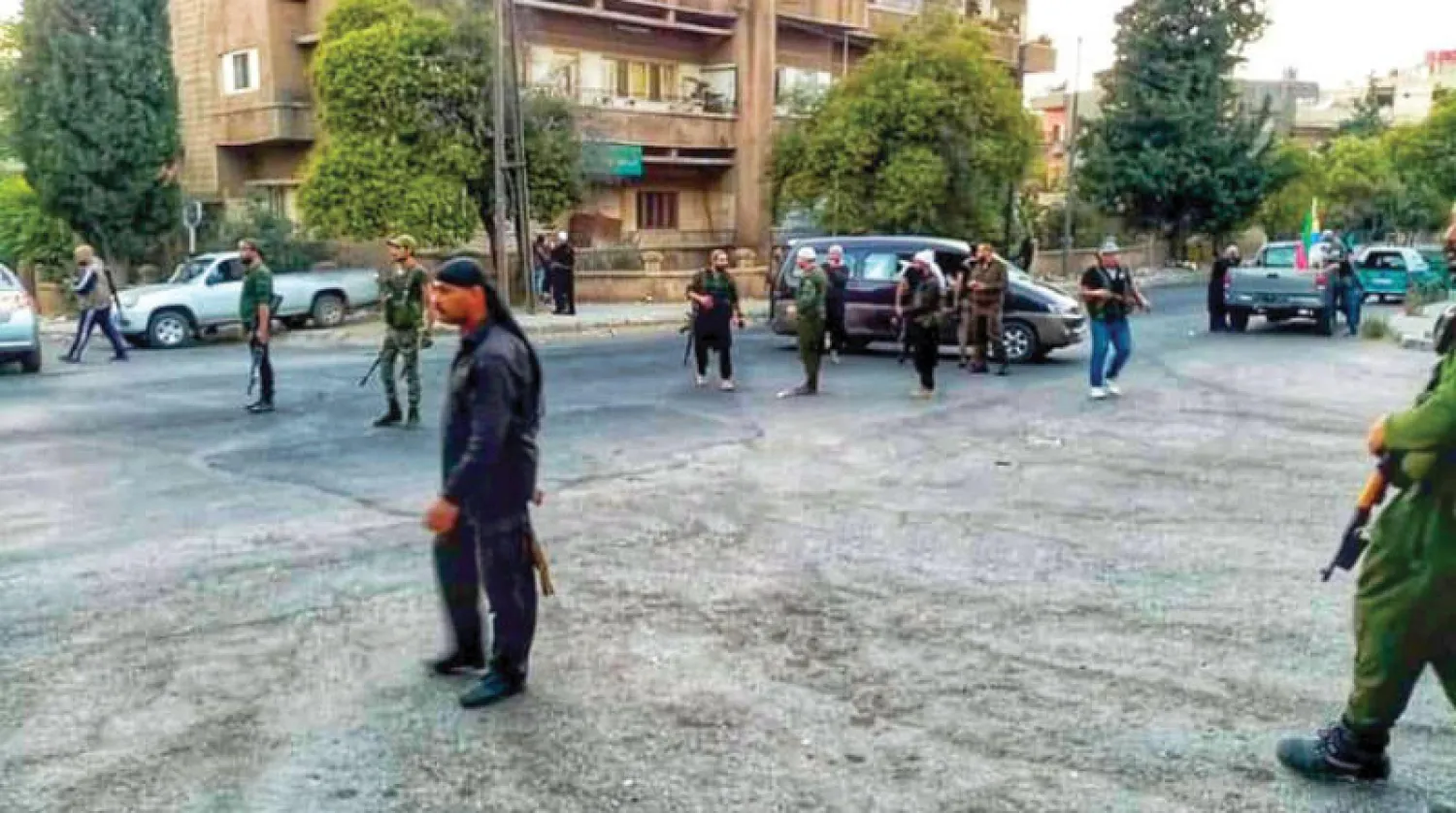 عناصر من «حركة رجال الكرامة» المعارضة في مدينة السويداء (السويداء 24)