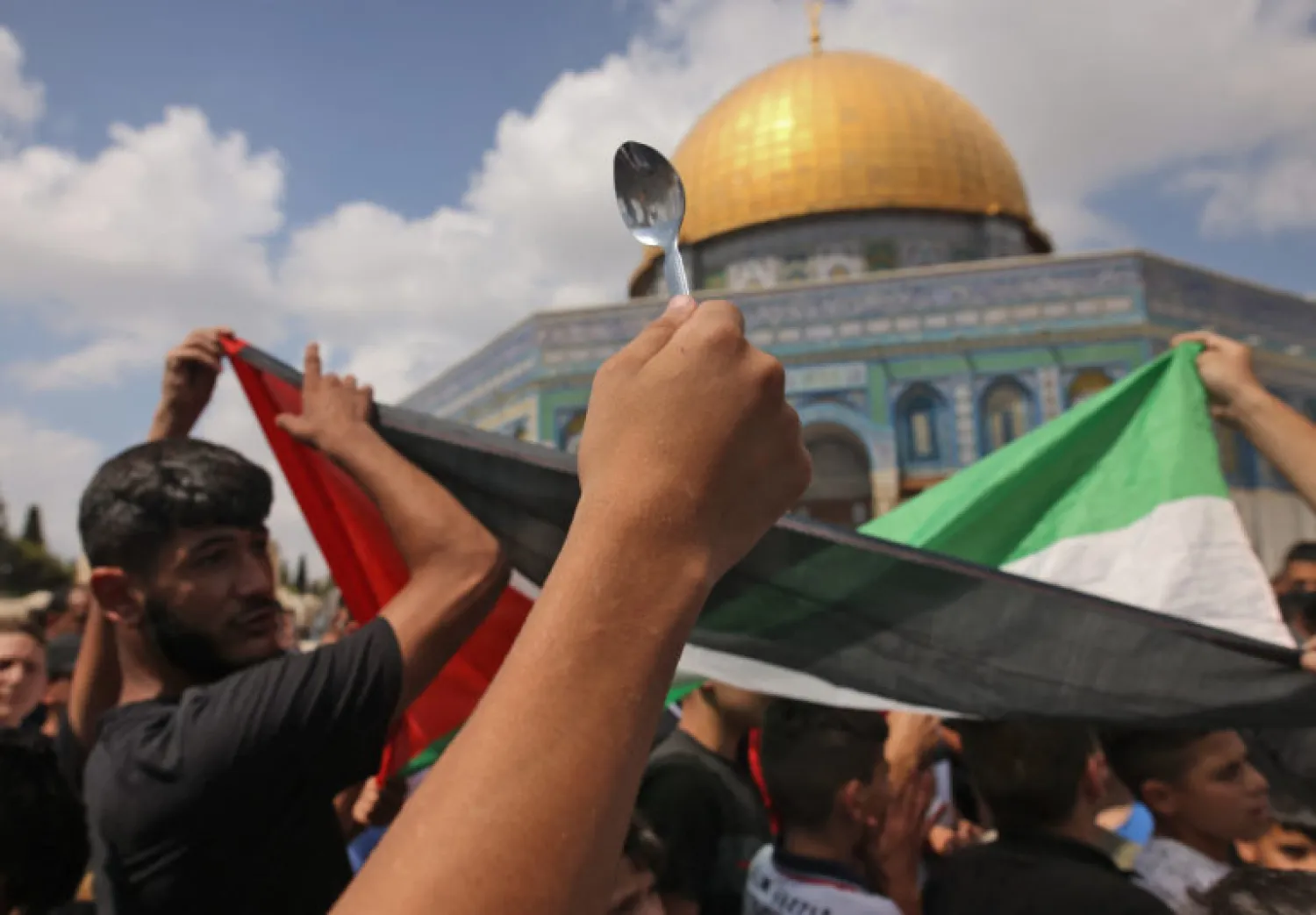 A person holds up a spoon, reportedly the digging tool used by six Palestinian prisoners who escaped from Israel’s Gilboa prison, during a gathering in front of the Dome of the Rock mosque following Friday prayers in Jerusalem’s al-Aqsa mosque complex, on September 10, 2021. (Photo by AHMAD GHARABLI / AFP)

