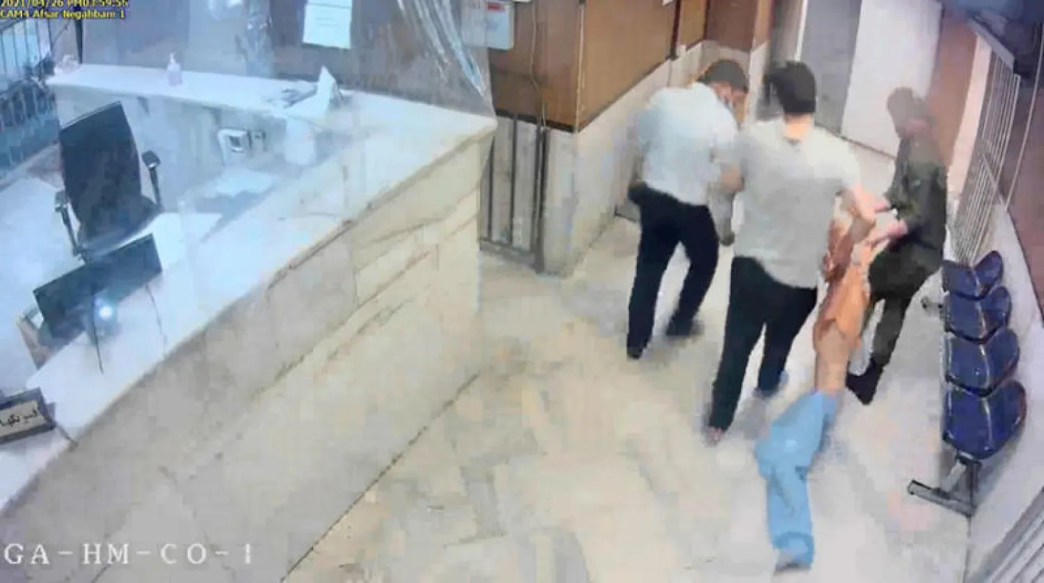 صورة من شريط فيديو لإحدى كاميرات المراقبة في سجن بطهران في أغسطس الماضي (أ.ب)