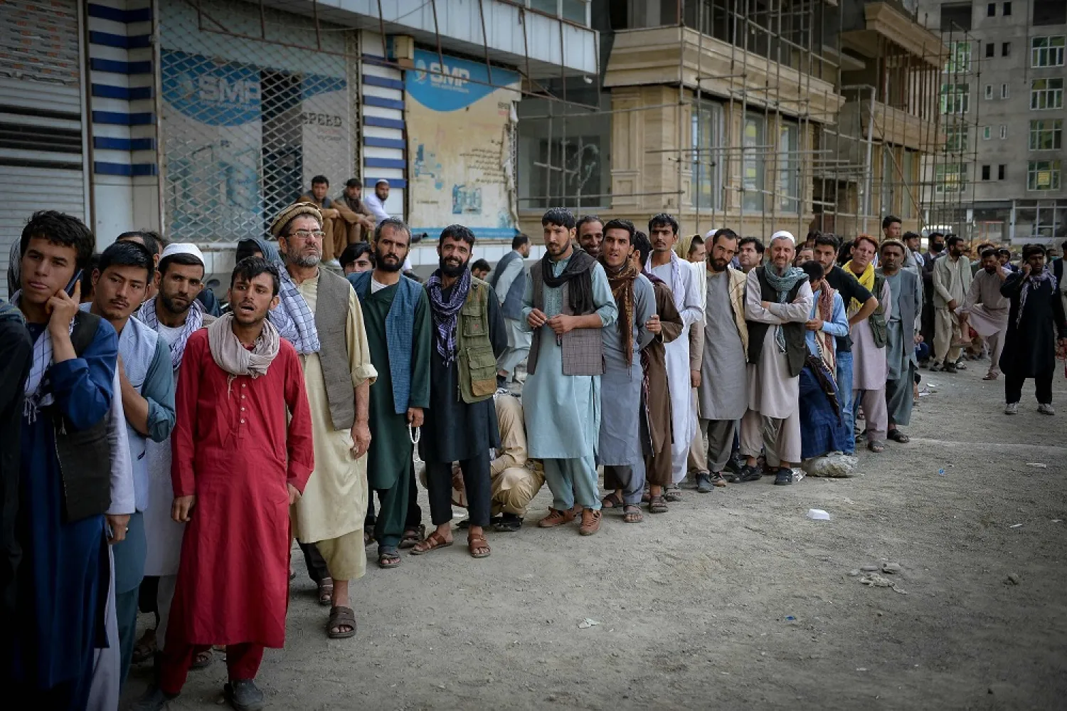 People queue up as they wait for banks to open, in Kabul, Afghanistan, Aug. 31, 2021. (AFP)