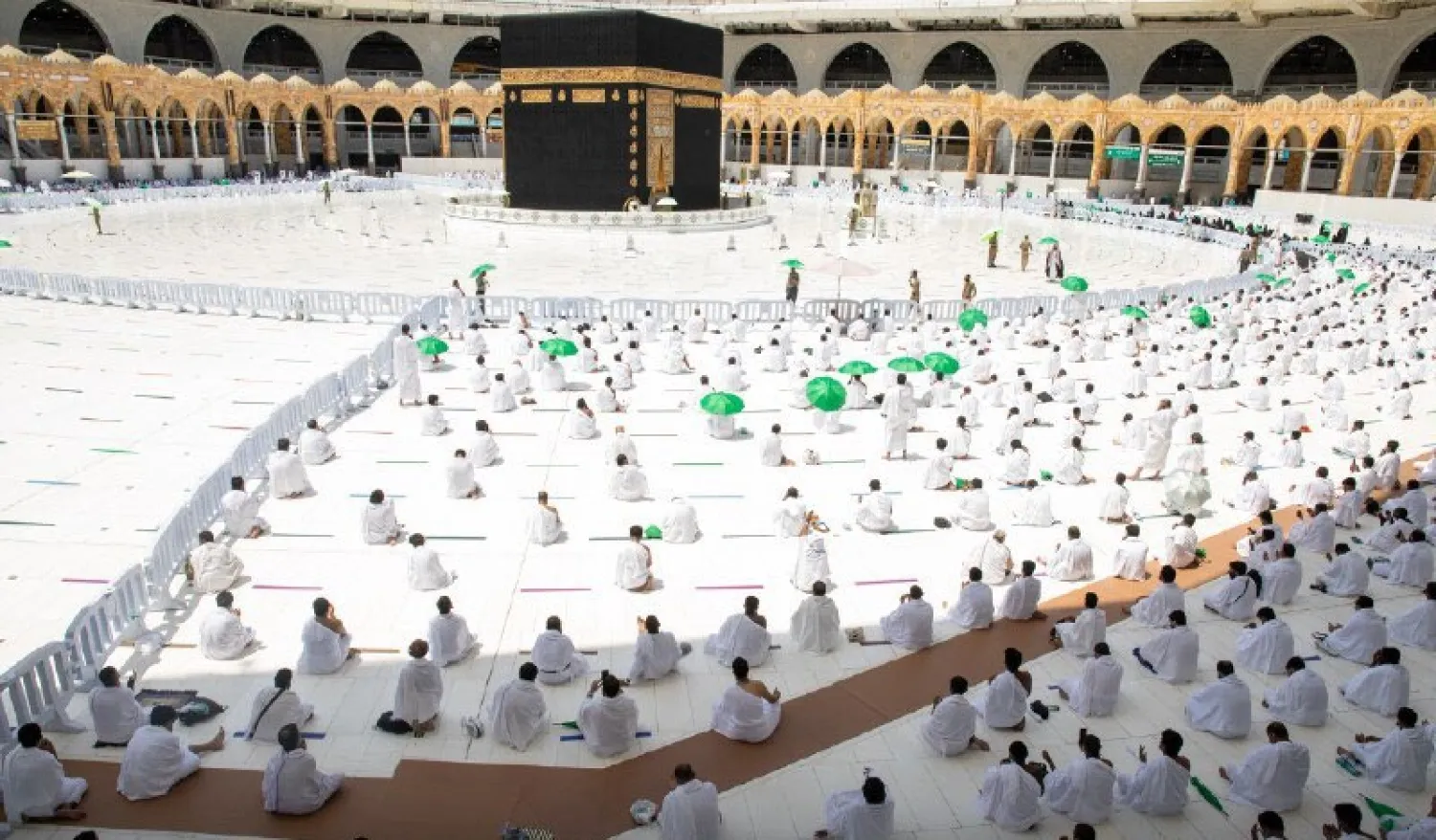 Worshippers listen to the Friday sermon at the Grand Mosque in Makkah. (General Presidency for the affairs of the Grand Mosque and the Prophet's Mosque)