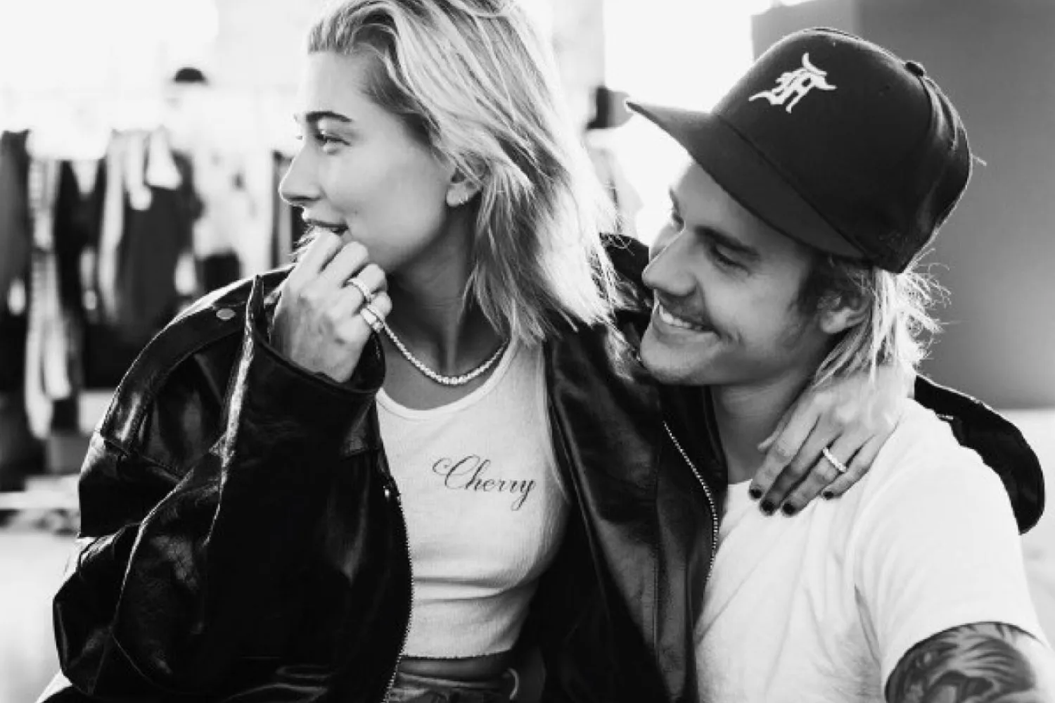 Hailey Baldwin, Justin Bieber'la bebek beklediklerine yönelik iddiaları da yakın zamanda yalanlamıştı (Instagram/@justinbieber)
