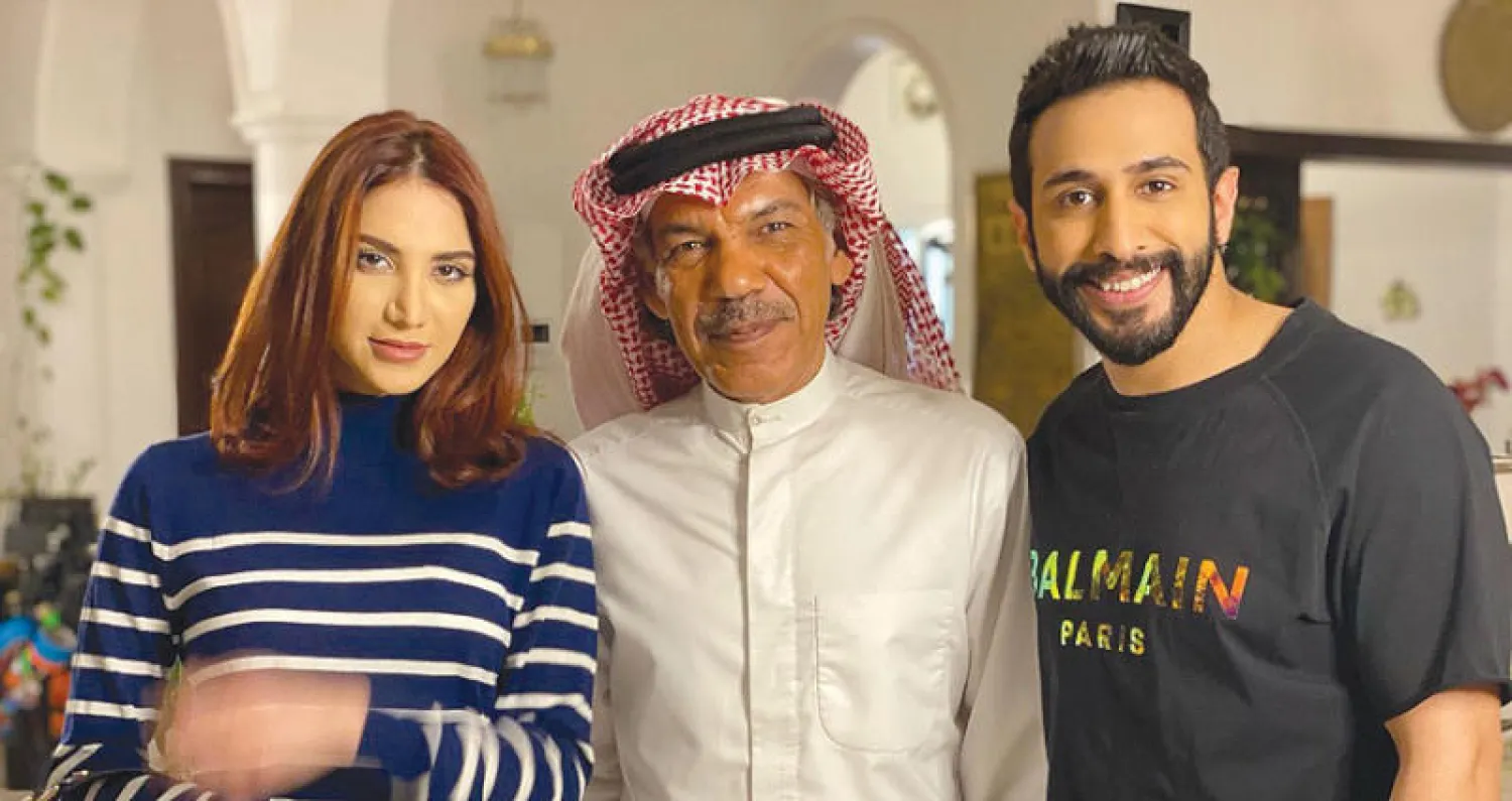 الفنان إبراهيم الحساوي في مشهد من مسلسل «كف ودفوف» الذي يعرض حالياً