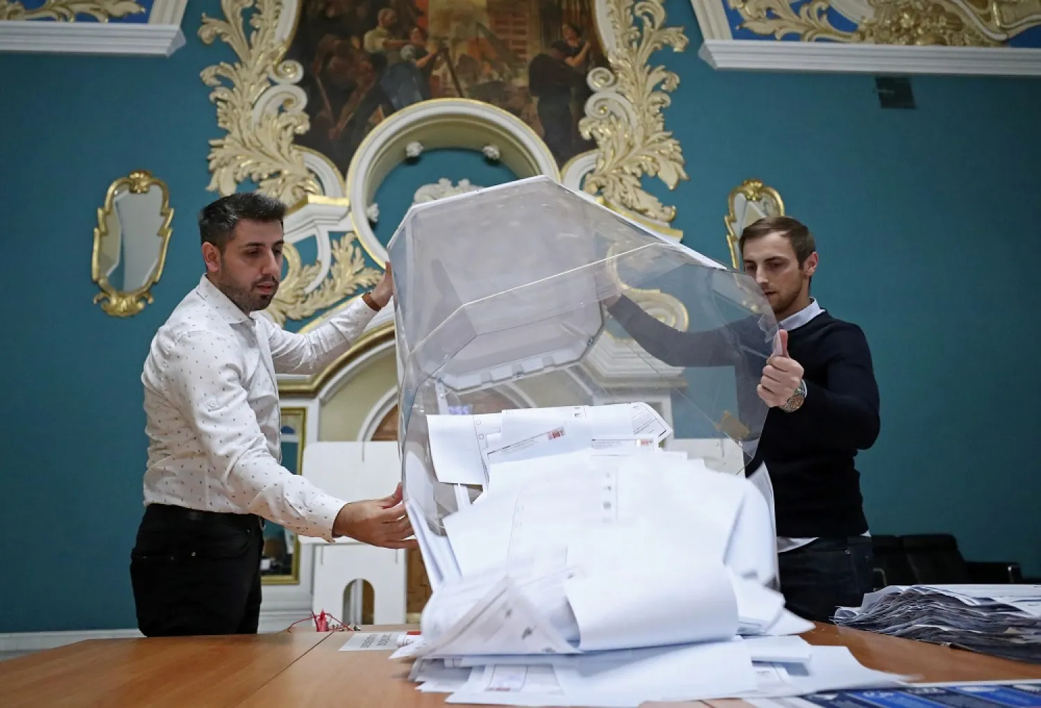 Russia’s ruling United Russia party, which supports President Vladimir Putin, retained its parliamentary majority after an election and a sweeping crackdown on its critics. (Reuters)
