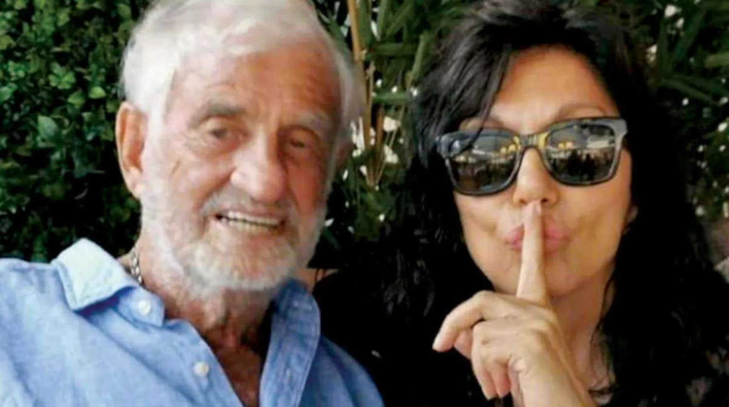 بلموندو والمغنية البرازيلية في الصيف الماضي