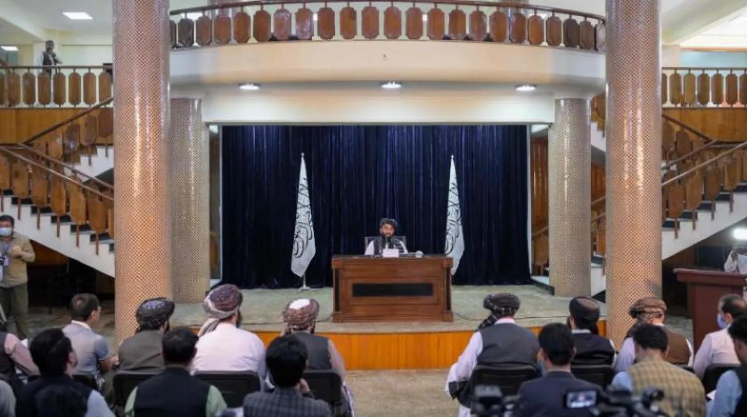 Taliban Sözcüsü Zabihullah Mücahid bugün Kabil’de düzenlediği basın toplantısında (AFP)