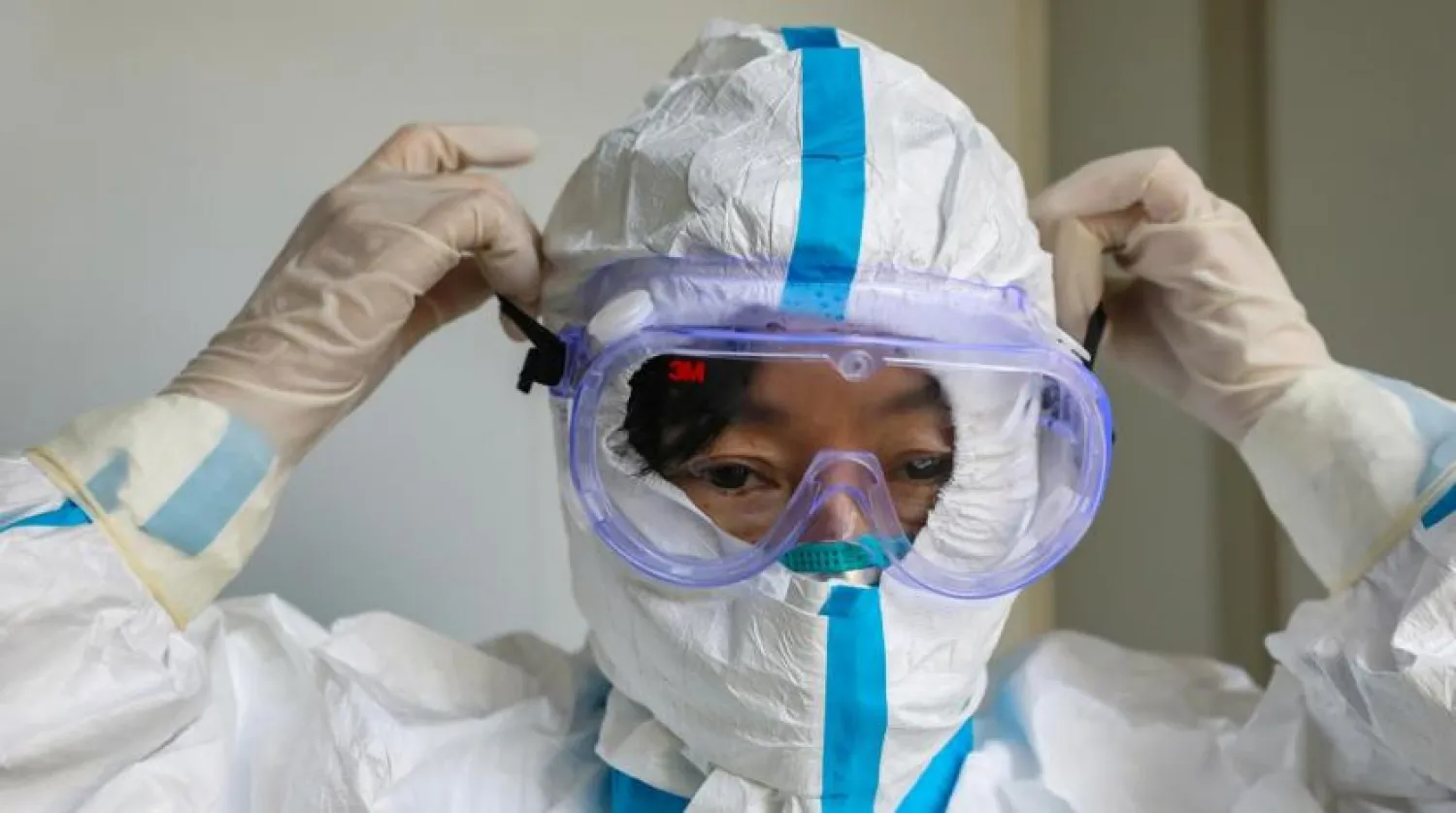 A doctor puts on protective goggles before entering the isolation ward at a hospital, following the outbreak of a new coronavirus in Wuhan, Hubei province, China January 30, 2020. (Reuters)
