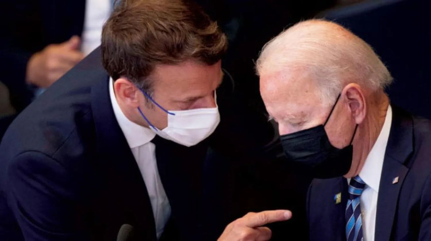 Haziran ayında Brüksel'deki NATO zirvesinde Biden ve Macron (AP)