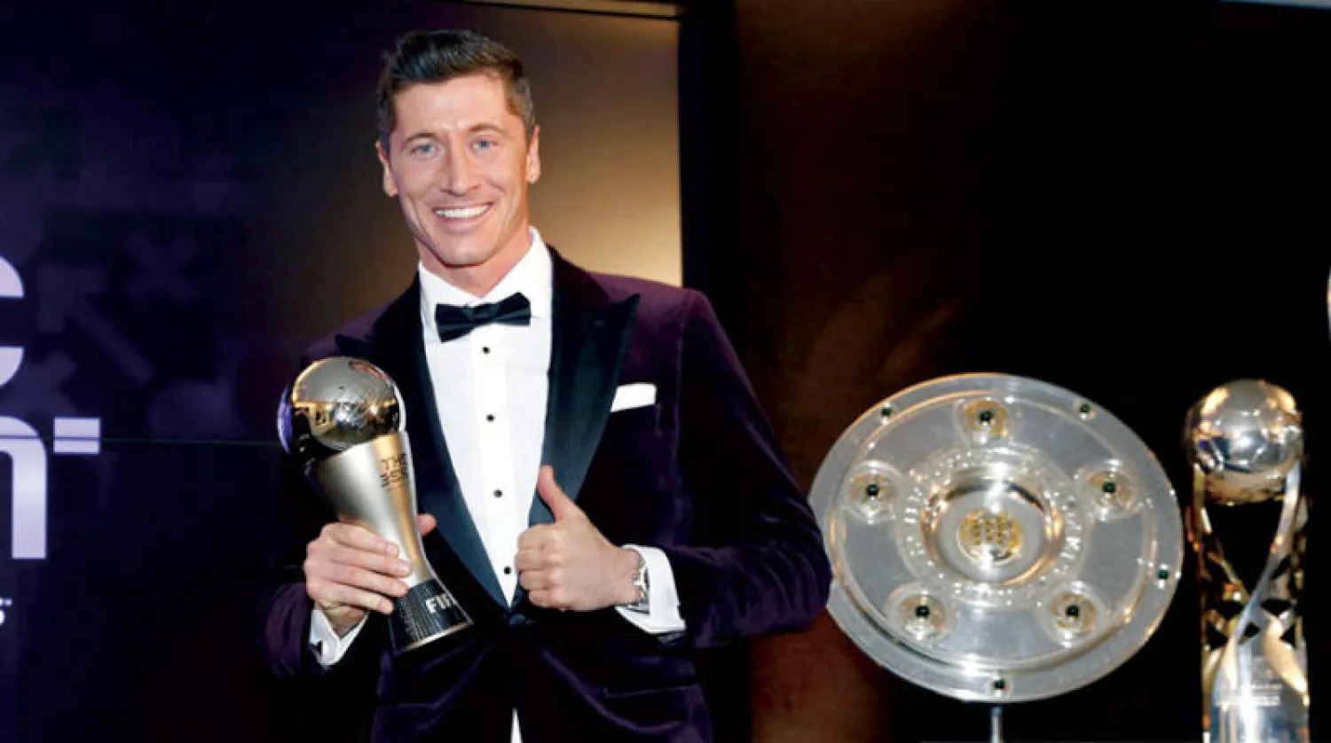 ليفاندوفسكي المتوج بجائزة أفضل هدّاف في الدوريات الأوروبية يريد البقاء مع البايرن حتى الاعتزال