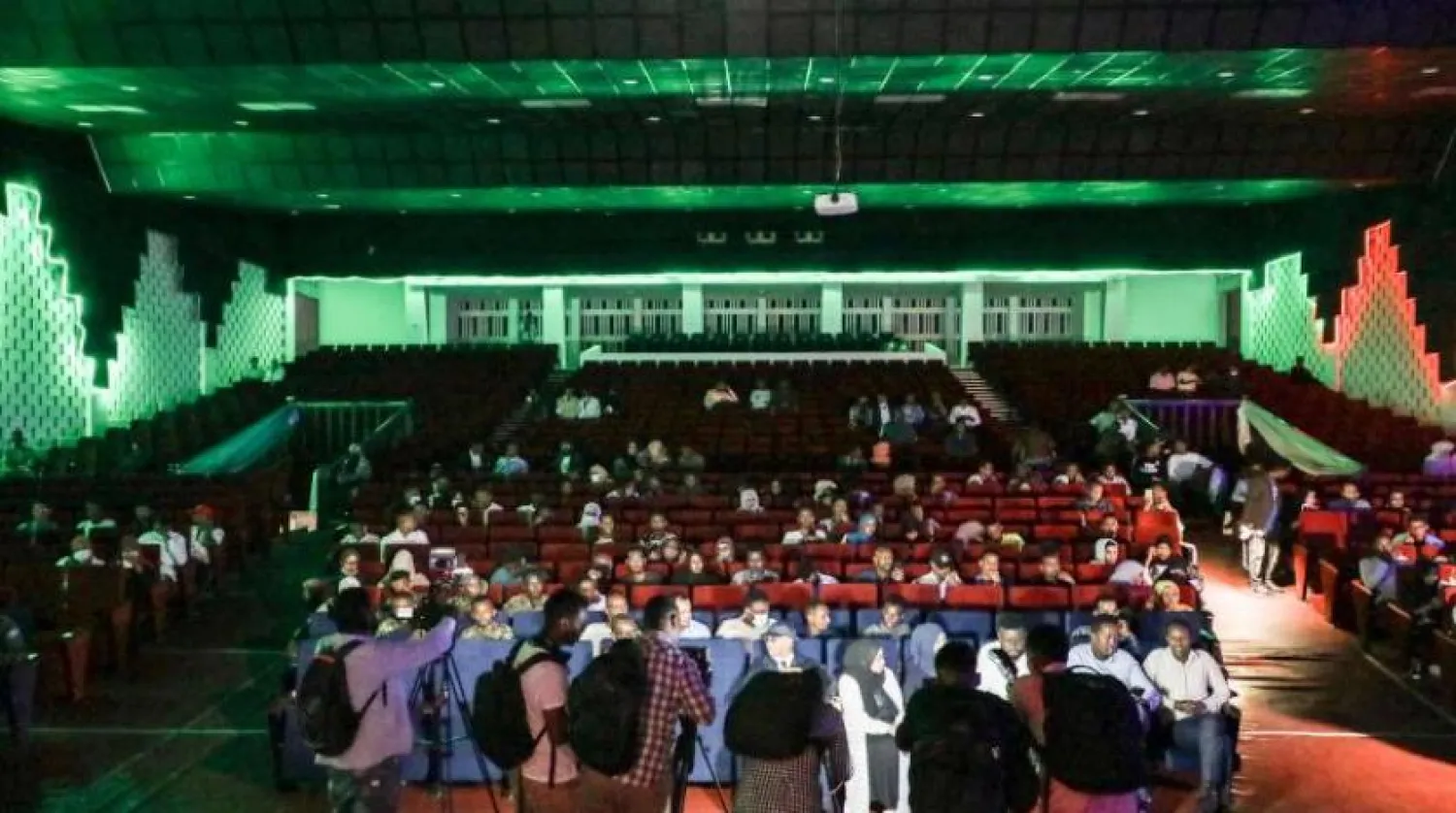Somali Ulusal Tiyatrosu’ndaki sinema gösterisi (AFP)