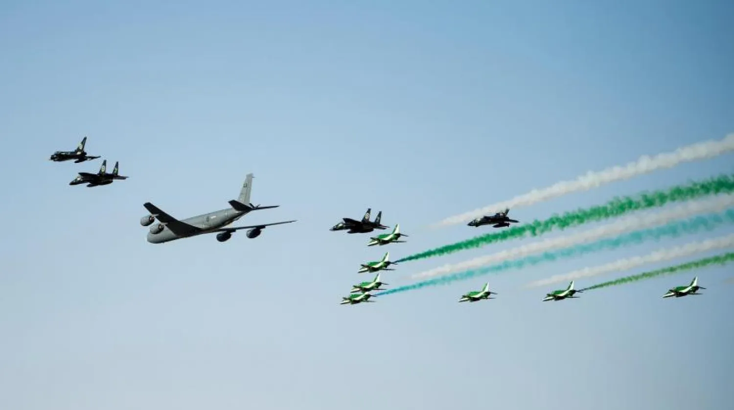 
نمایش‌های هوایی هواپیماها در آسمان ریاض به مناسبت سالروز تأسیس پادشاهی عربی سعودی (واس)