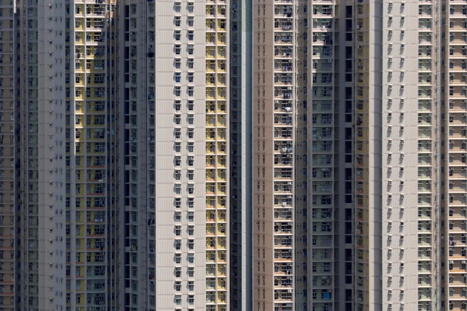 Emlak fiyatlarındaki ani yükseliş sürerken Hong Kong'daki küçük apartman daireleri alandaki kısıtlılığa rağmen alıcıları çekmeye devam ediyor (Reuters)
