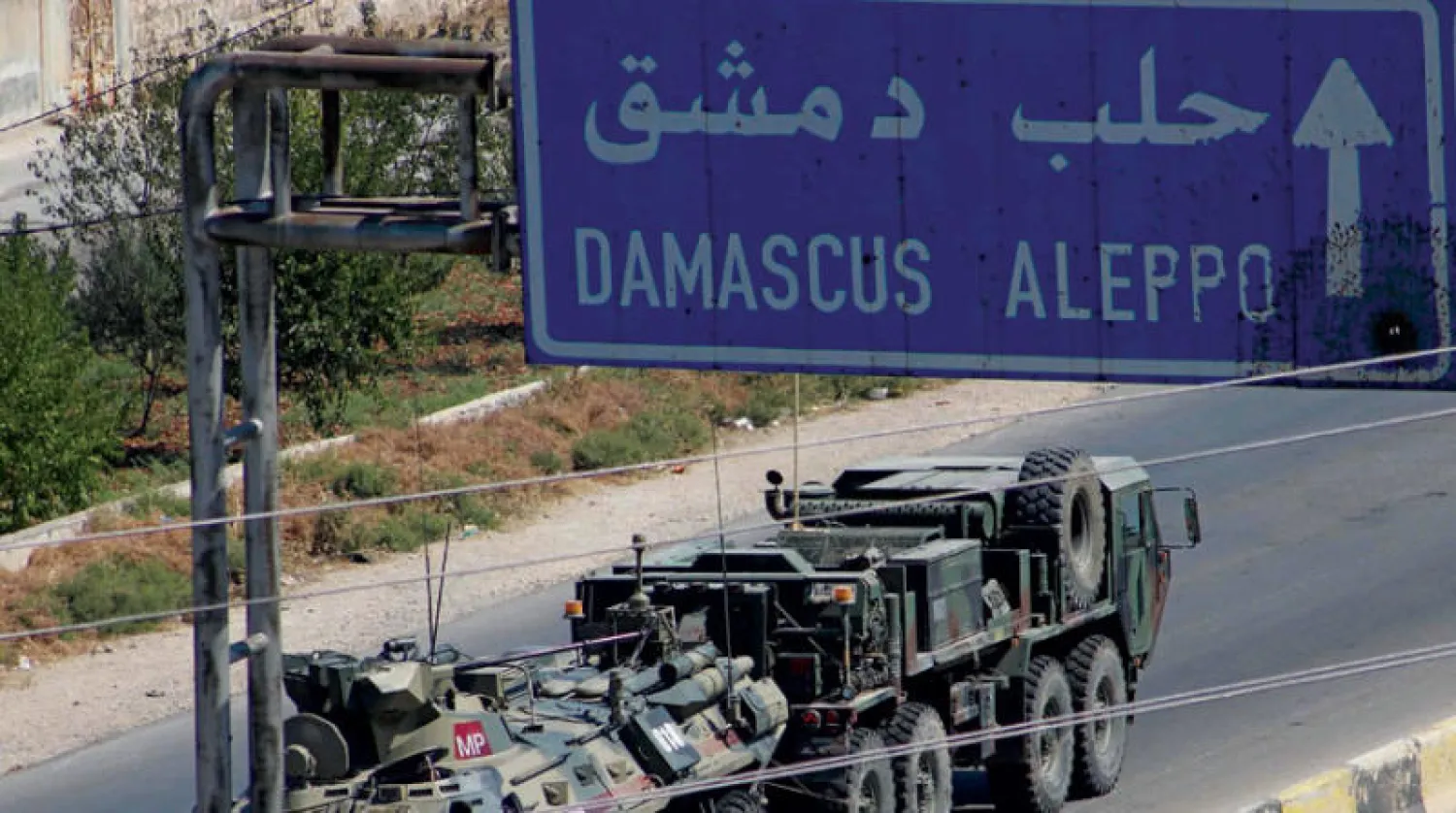 دورية روسية تركية مشتركة على طريق «إم 4» في محافظة إدلب أغسطس الماضي (أ.ف.ب)