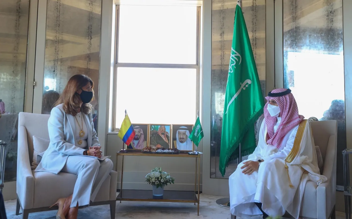 Prince Faisal meets his Colombian counterpart in New York. (SPA)