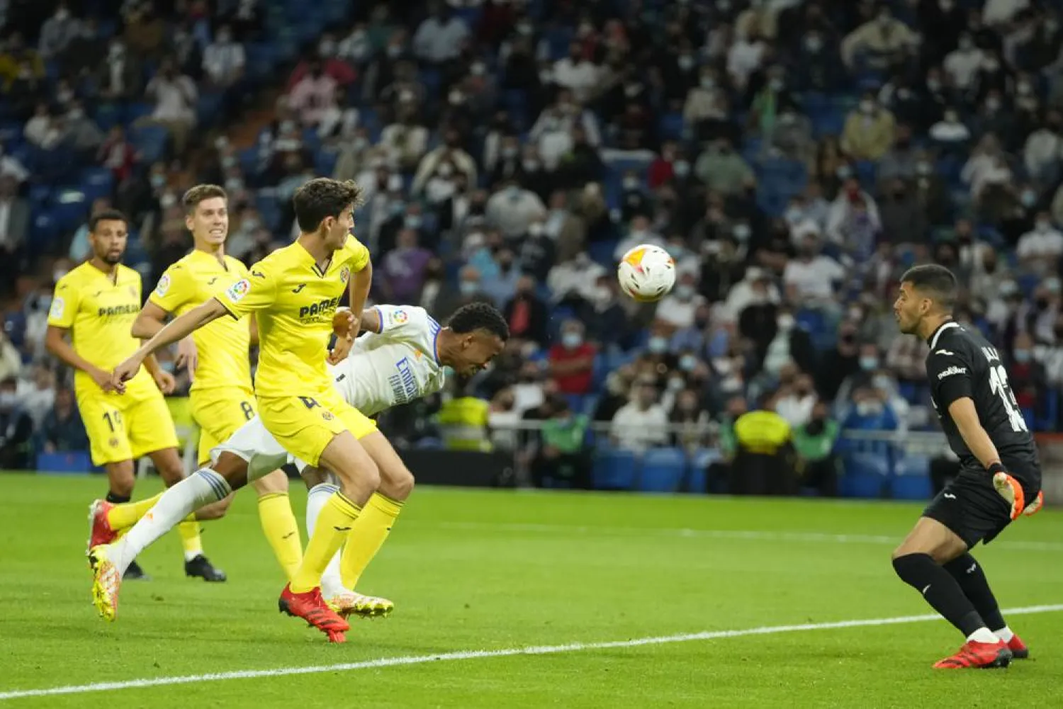 Real Madrid's Eder Militao, dives, but puts his header wide of the goal during the match at the Bernabeu stadium in Madrid, Spain, Saturday, Sept. 25, 2021. (AP)