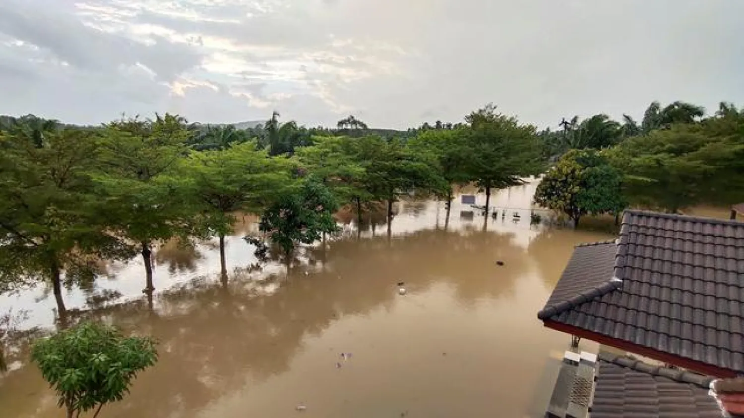 A general view of the flooded town of Nakon Si Thammarat province in Thailand, December 3, 2020. Dailynews/via REUTERS
