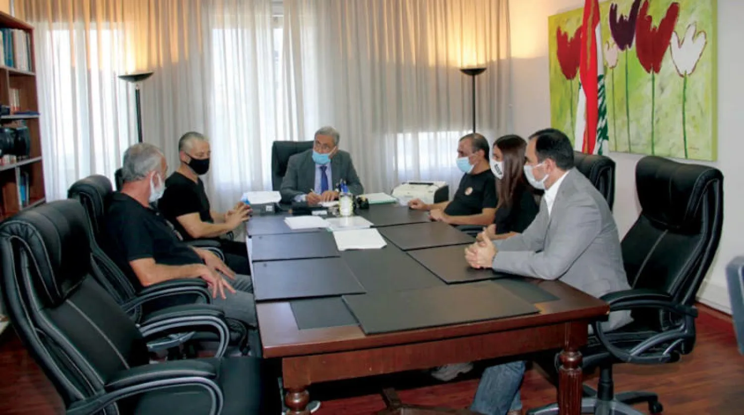 وزير العدل مجتمعاً أمس مع وفد من أهالي ضحايا انفجار المرفأ (الوطنية)