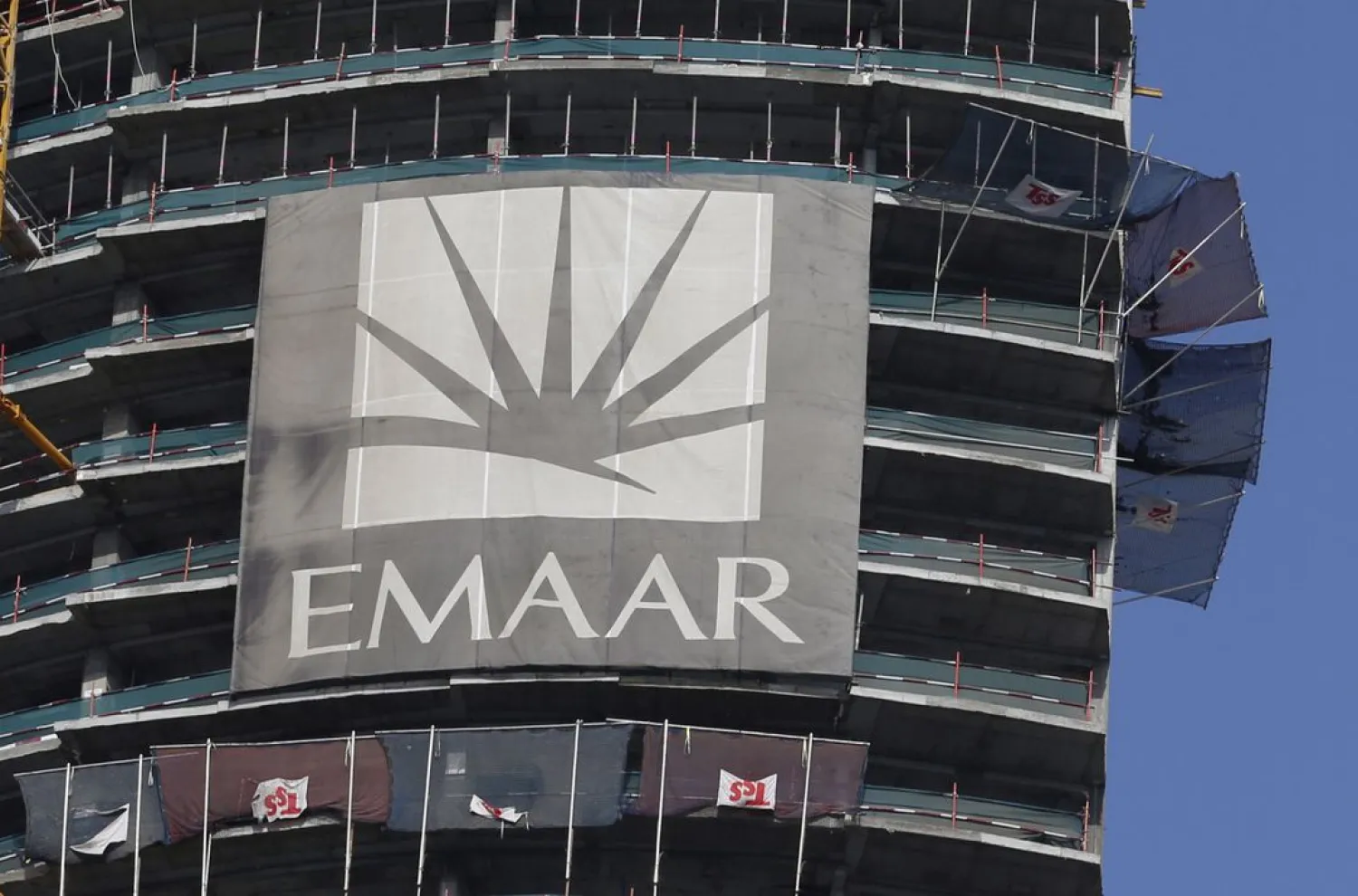 The logo of Dubai's Emaar Properties on a building under construction in Dubai, UAE, March 3, 2016. (Reuters)