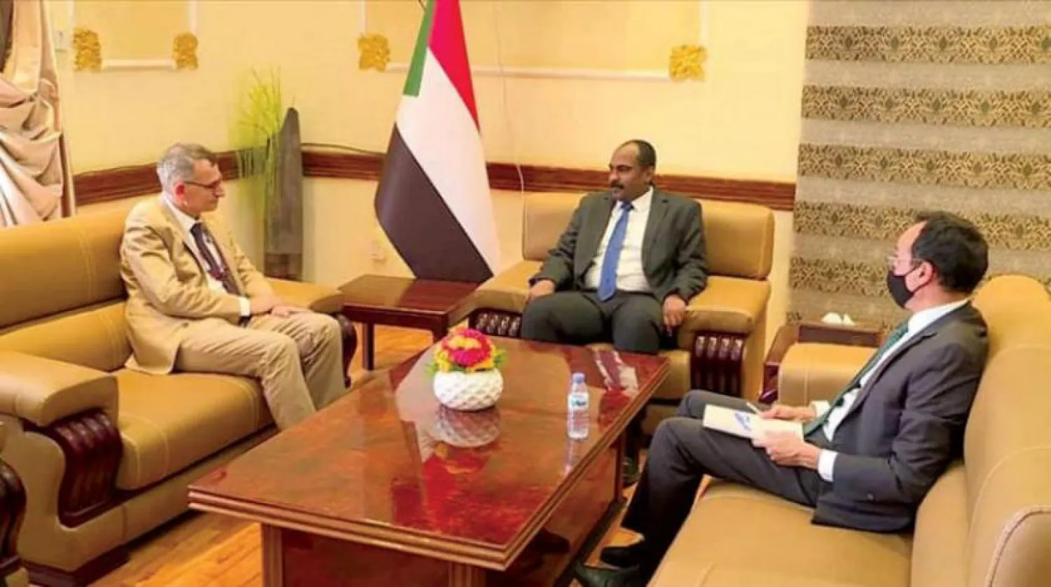 Head of the UNITAMS Volker Perthes during his meeting with Mohammed al-Faki (SUNA)
