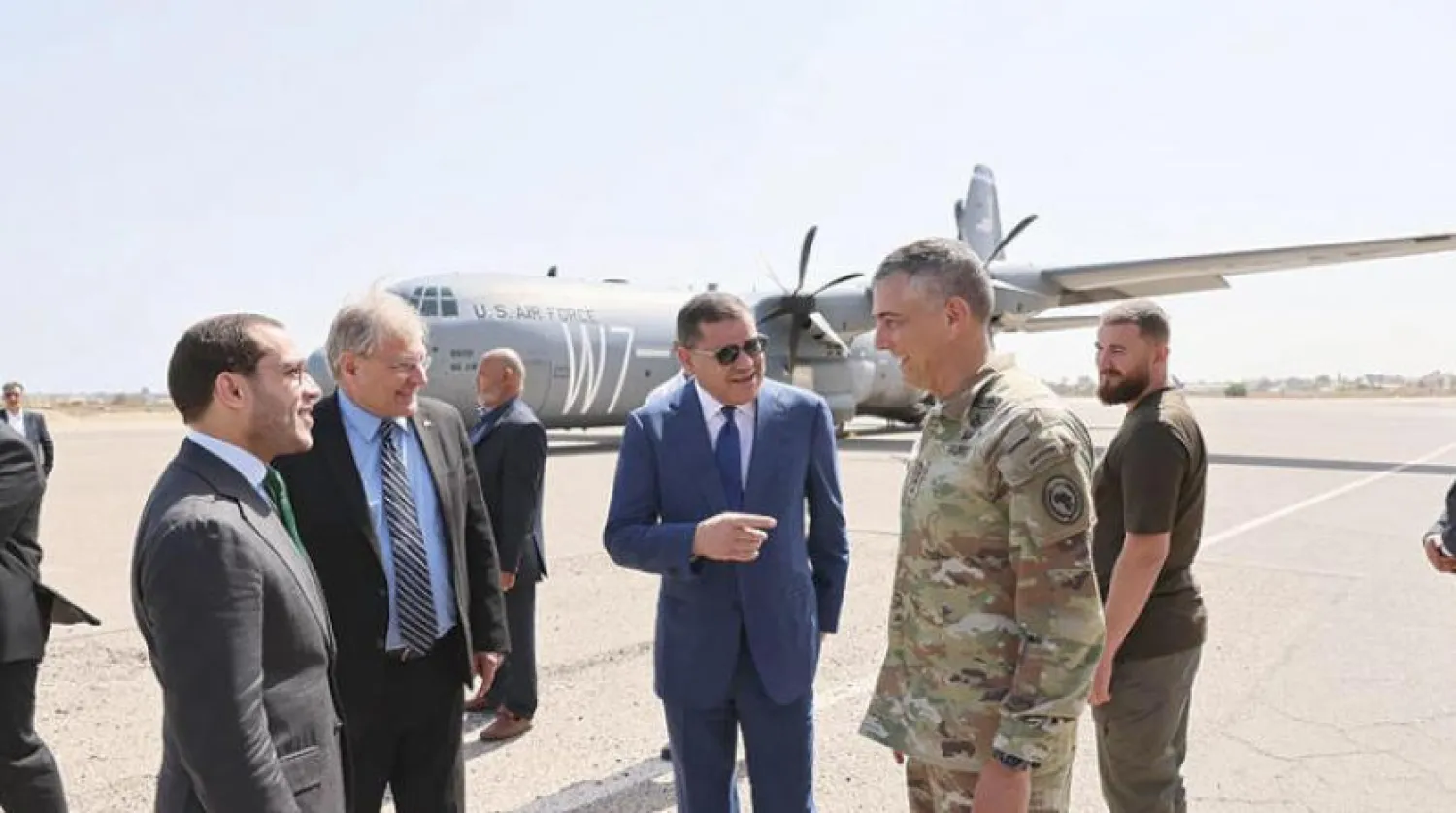 Dibeybe, AFRICOM komutanı ve ABD’nin Libya Özel Temsilcisi ile birlikte (Libya hükümeti)