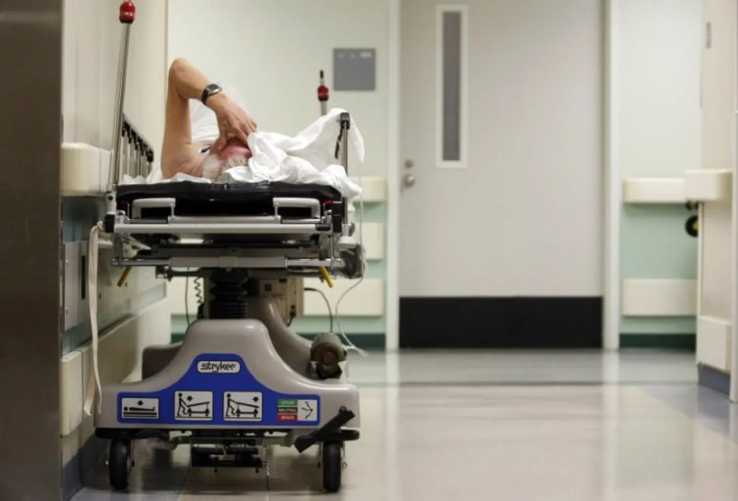 A patient waits in the hallway for a room to open up in the emergency room at Ben Taub General Hospital in Houston, Texas, July 27, 2009. REUTERS/Jessica Rinaldi

