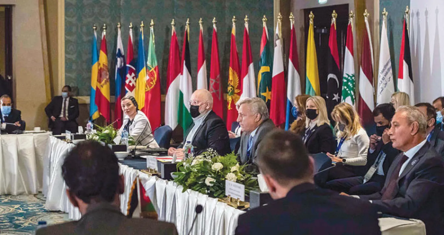 جانب من الجلسة الرئيسية للمؤتمر الوزاري لـ«الاتحاد من أجل المتوسط» حول البيئة والعمل المناخي في القاهرة أمس